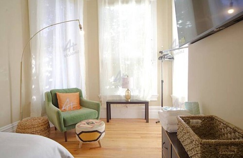 Downtown Oakland Apartment | Sleek Room in Victorian Townhome
