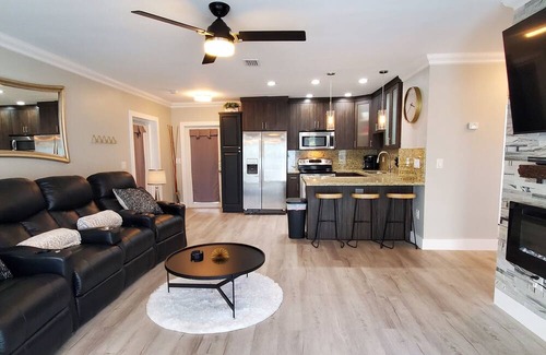Edgewood House | 2BR Gem in Fort Lauderdale