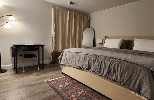 Hamden Condo | Welcoming & Clean Condo near Hamden Shopping