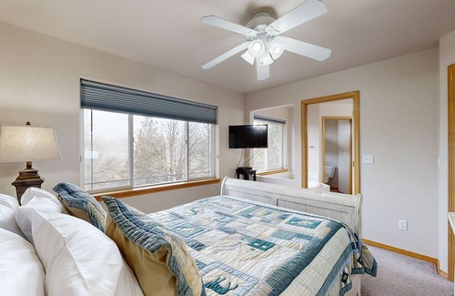 Klamath Falls House | Dog-friendly duplex with access to indoor pool, sports courts, & hiking trails