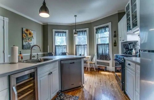 Hammondsport House | Liberty Park Manor