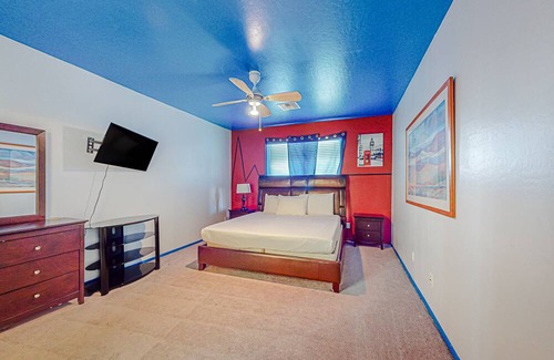 Rogers Ranch House | Comfortable home with enclosed yard, furnished patio, & washer/dryer