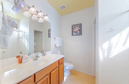 Rogers Ranch House | Comfortable home with enclosed yard, furnished patio, & washer/dryer