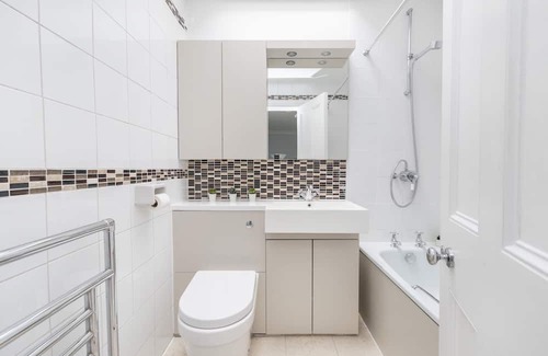 Euston Apartment | Spacious 3BR 2BA Near Madamme Tussauds