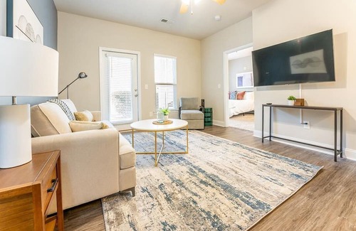 Johns Island Apartment | Landing at The Apartments at Shade Tree - 1 Bedroom in Downtown Charleston