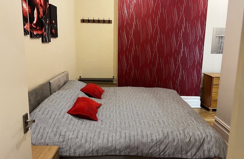 West Hampstead Apartment | Close to London transportation / shops/ restaurants