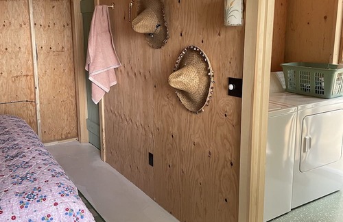 South Bruce Peninsula Cabin | Cozy 3-bedroom Nostalgic Waterfront Cabin on Lake Huron