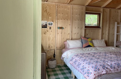 South Bruce Peninsula Cabin | Cozy 3-bedroom Nostalgic Waterfront Cabin on Lake Huron