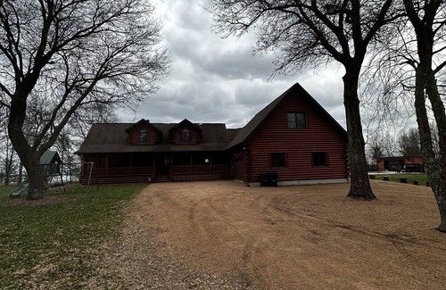 Big Bay House | DO NOT BOOK. Stupid VRBO website does not let me cancel this adn