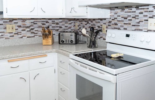 Shorewood House | Larkin Street Townhome and Gardens
