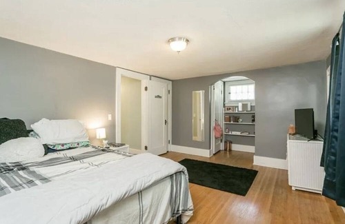 Rochester House | Gem of Brighton-Close to UofR, Strong, St.John Fisher, downtown and more.