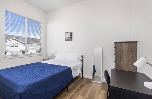 South Tacoma Apartment | Vibrant 5 Apartment Units near McChord AFB