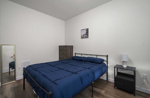 South Tacoma Apartment | Vibrant 5 Apartment Units near McChord AFB