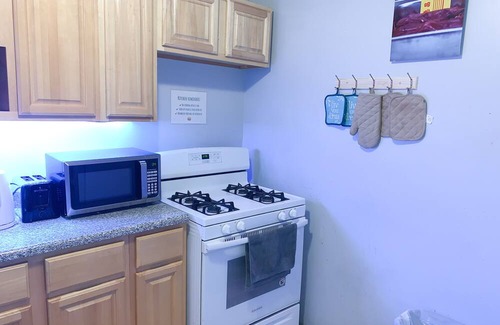 Ocean Hill House | Cozy and Comfortable Minuets from Subway.