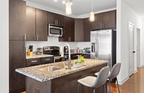 Cherry Apartment | Luxurious 1 King Bed Suite—In Uptown Charlotte!