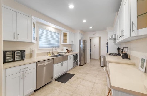 Harbor House | Family Homes, Putt-putt, Games, Grill out, Netflix