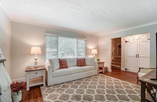 Dublin House | Family & Friends, 5BR 3BA Home Near Zoo , 10 min to OSU Downtown