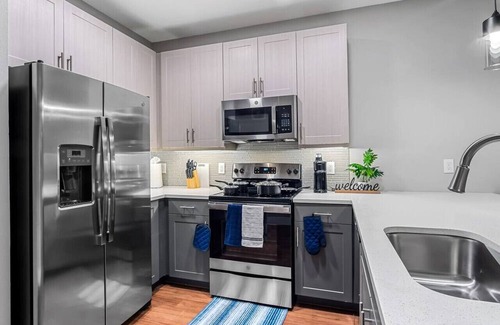 Fort Worth Apartment | Luxury Oasis Retreat 1BR King| Pool | Gym | Washer