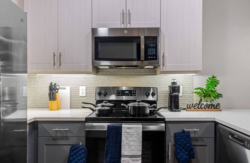Fort Worth Apartment | Luxury Oasis Retreat 1BR King| Pool | Gym | Washer