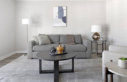 Homewood Apartment | Modern Apartment in Prime Location (ID1403X453)