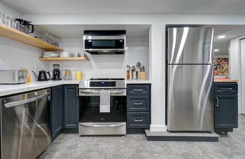 Loyal Heights Apartment | Escape Seattle's Rain - Ballard Contemporary Flat w/Hot Sauna & EV Charger