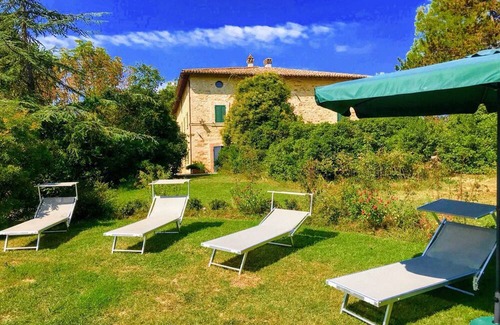 San Brizio Apartment | Eve house sleeps 5 with exclusive pool and gardens