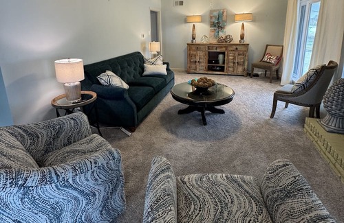 Lakeland House | Lovely Lakefront House with level backyard with beautiful sky/sunset views!