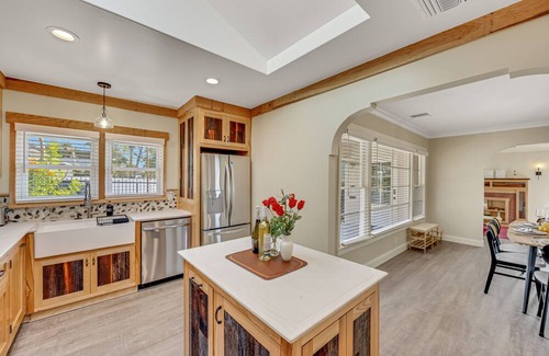 Altadena House | Universal Studio Rose Bowl and A Wonderful Home