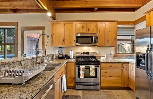 Judkins Park House | Modern Cabin Style + Deck, Central District!