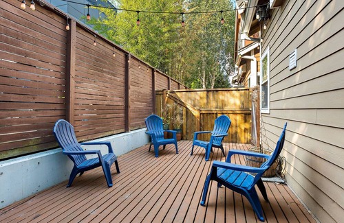 Judkins Park House | Modern Cabin Style + Deck, Central District!
