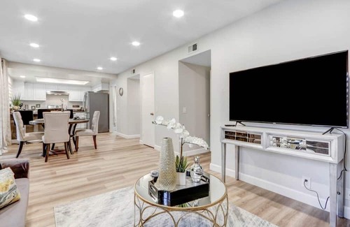 Westminster House | Cheerful 4-Bedroom Home with Indoor Fireplace