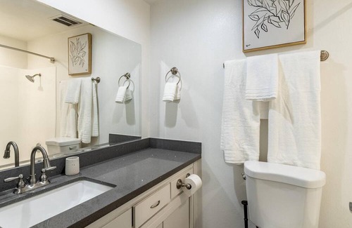 Baristo Apartment | Modern Apartment in Prime Location (ID7792X24)