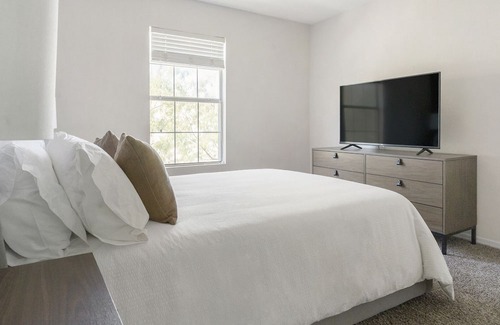 El Paso Apartment | Modern Apartment in Prime Location (ID1167X009)