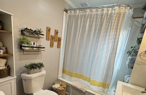 Mount Carmel House | 2024 Solar Eclipse Full Totality Location! 2 Bedroom 1 Bath Home