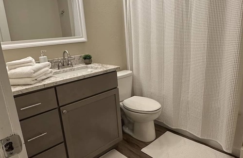 Springfield House | Cozy Home with Convenient Location