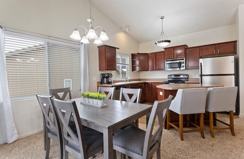 Bellevue House | Serene 2 Bdrm Home close to Offutt and Omaha