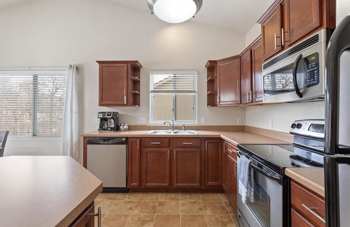 Bellevue House | Serene 2 Bdrm Home close to Offutt and Omaha