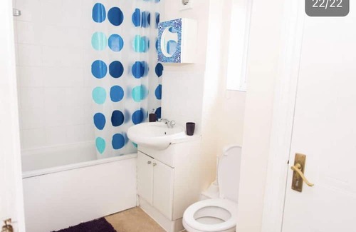 Gillingham House | QUEENS GUEST HOUSE