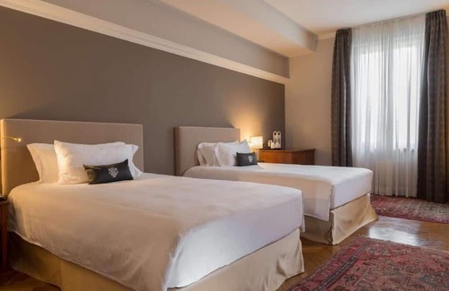 Rondo - Torretta House | Elegant Stay: Onsite Parking, Easy Access to Milan Cathedral! Steps to Metro
