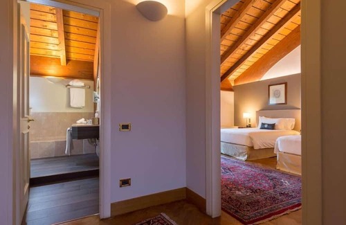 Rondo - Torretta House | Elegant Stay: Onsite Parking, Easy Access to Milan Cathedral! Steps to Metro