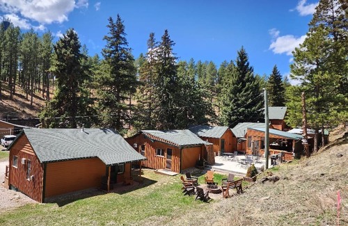 Hill City Cabin | Next to Everything!!! MT. Rushmore, SXS, bike, hiking trails. Walk to Hill City