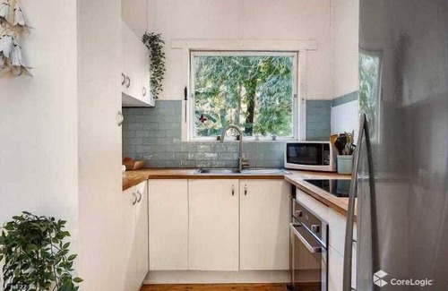 Bundeena Cottage | Stylish cottage with pool 2 minute walk to the beach.