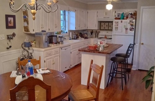 Cleveland House | No Cleaning Fee!! 1966 split Level 4BR charmer!!