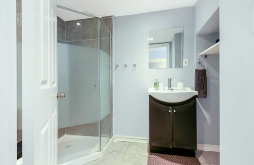 Churchill Meadows House | Mississauga Suite - Near Erin Mills Town Center