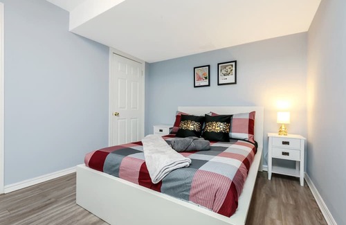 Churchill Meadows House | Mississauga Suite - Near Erin Mills Town Center