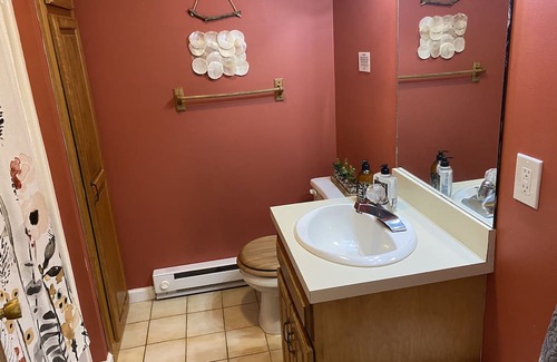 Bristol Condo | Peaceful Cozy Room - Bristol, CT