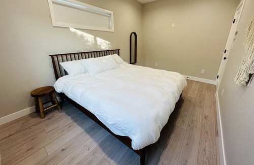 Azusa House | Modern 2BR Azusa Abode w/ Putting Green and Deck