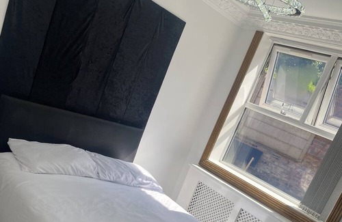 Wolverhampton Apartment | Beautiful 1-Bed Apartment in Wolverhampton