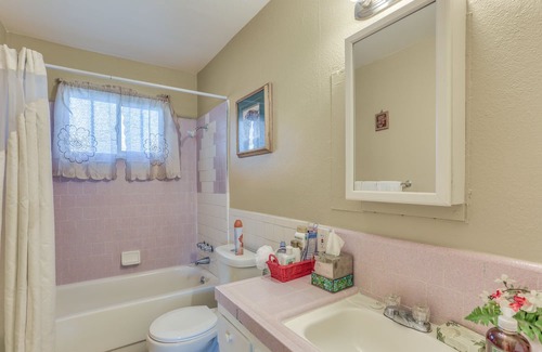 Downtown Apartment | Cozy Apartment Near UCSF Fresno & Downtown