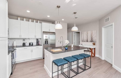 Clear Lake Shores Apartment | The Coastal Breeze near Kemah Boardwalk and NASA